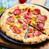 Pizza 3 fromages salami sauce barbecue*Picard